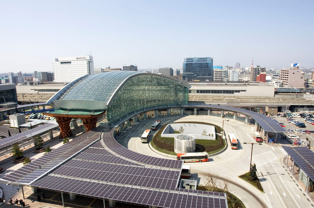 金沢駅東広場